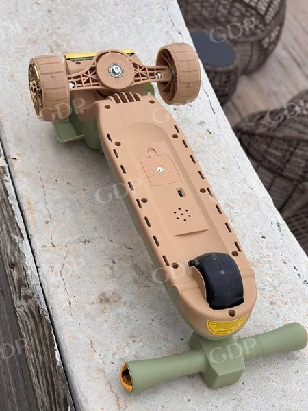 Самокат триколісний FD-10 ретро олива &mdash; дитячий LED-самокат 3 колеса, музика, регулювання керма, світлові ефекти FD-10_olive фото